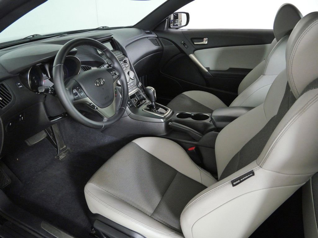 Used 2015 Black Hyundai 3.8 image 28