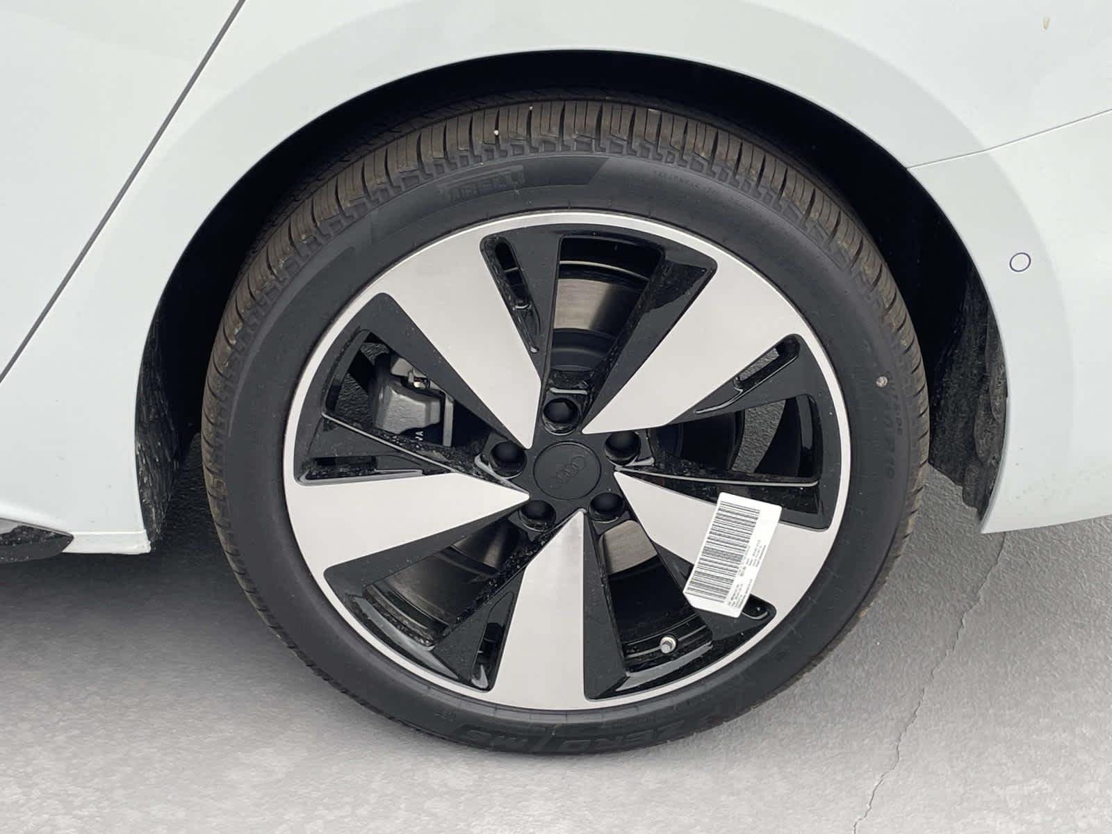 New 2026 2Y2Y/White Audi Premium Plus image 14
