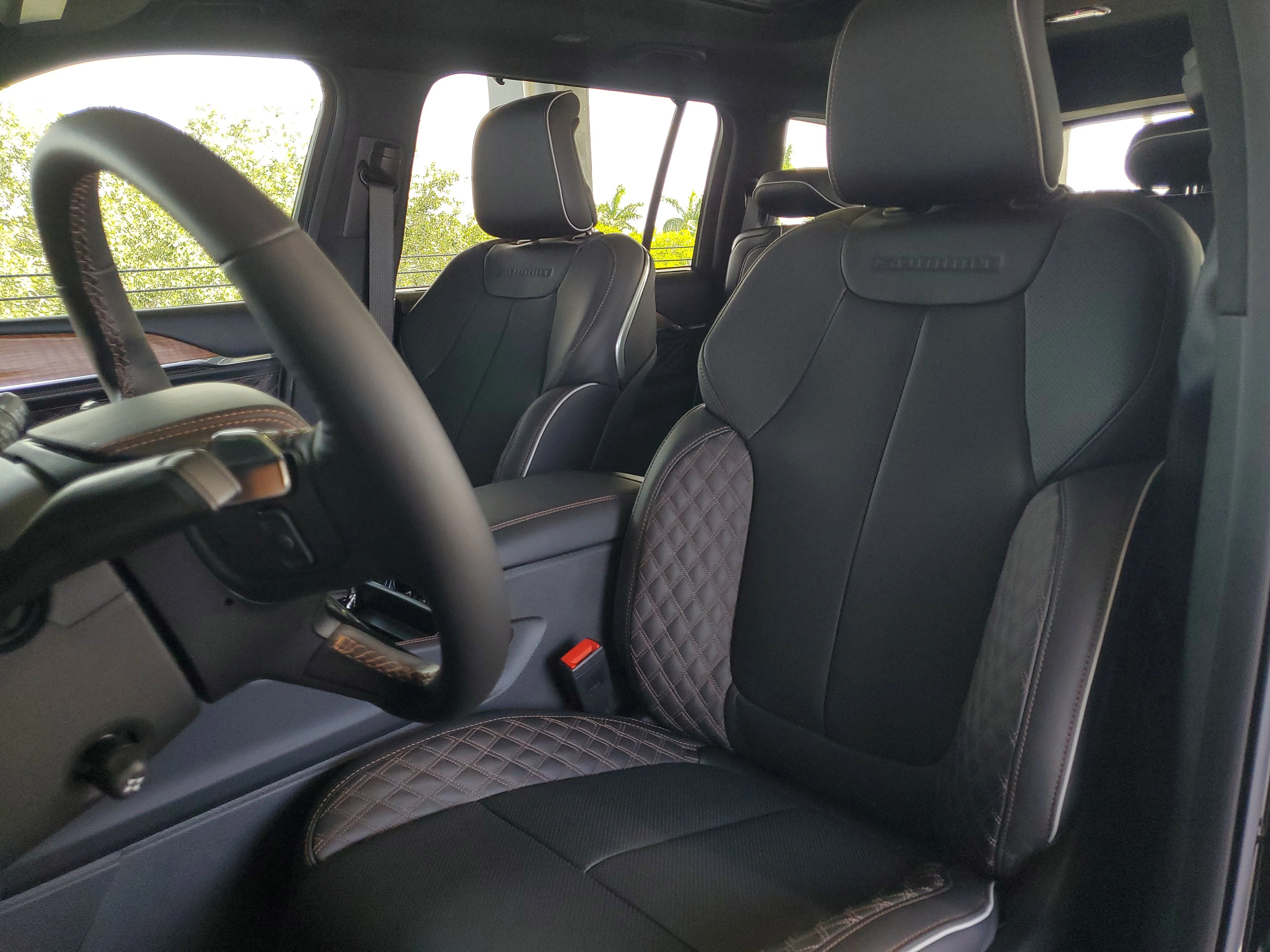 New 2026 Diamond Black Crystal Pearl-Coat Exterior Paint Jeep Summit image 18