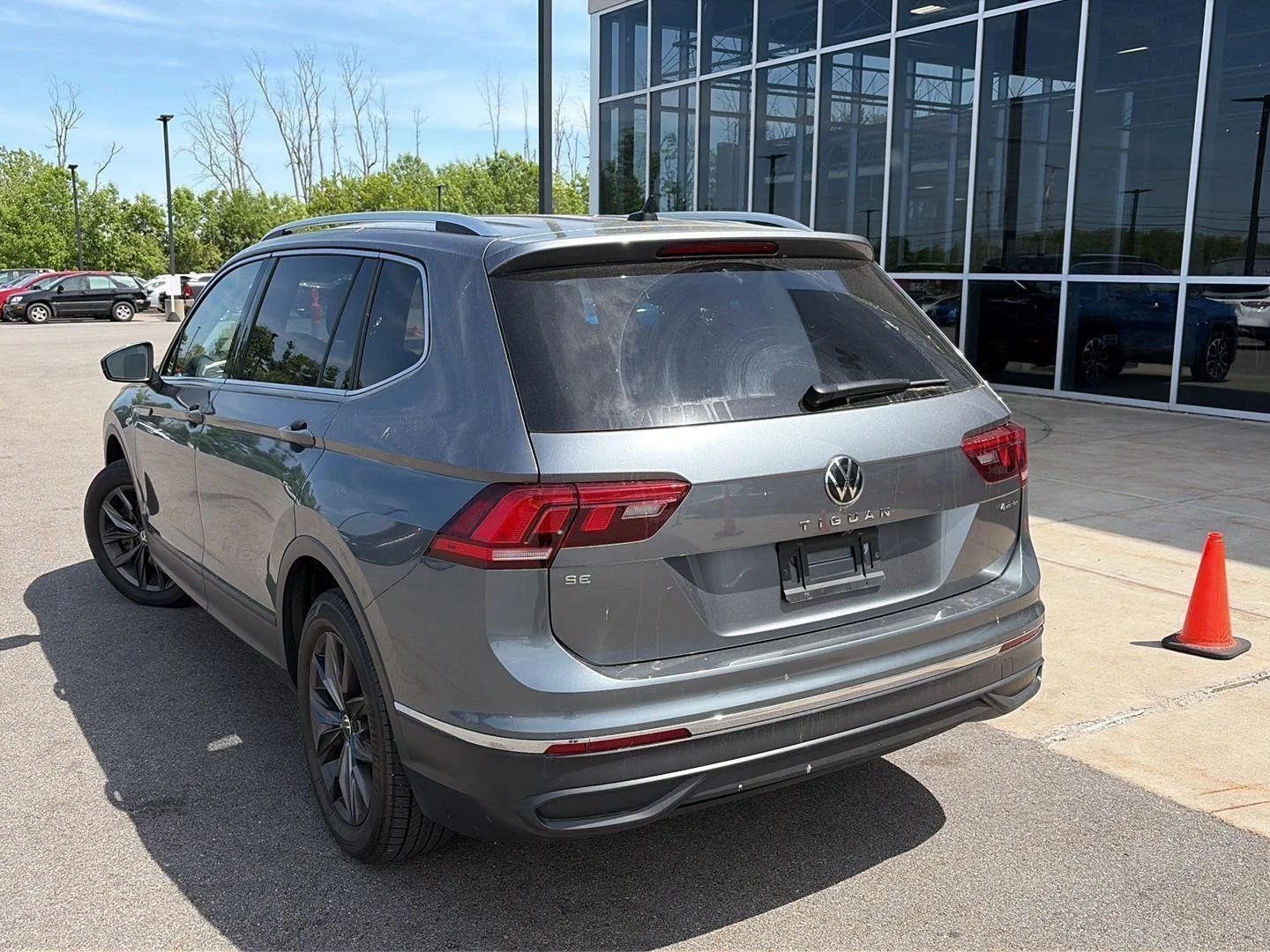 Used 2023 Platinum Gray Metallic Volkswagen SE image 22