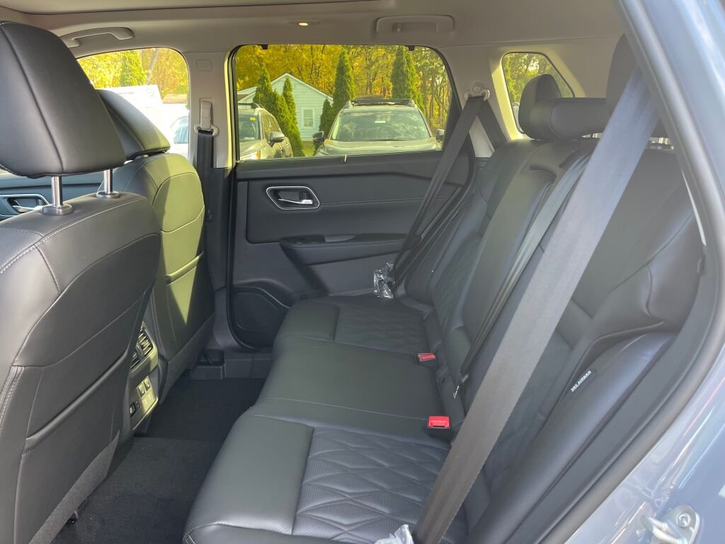 New 2026 Boulder Gray Pearl/Super Black Nissan Platinum image 19