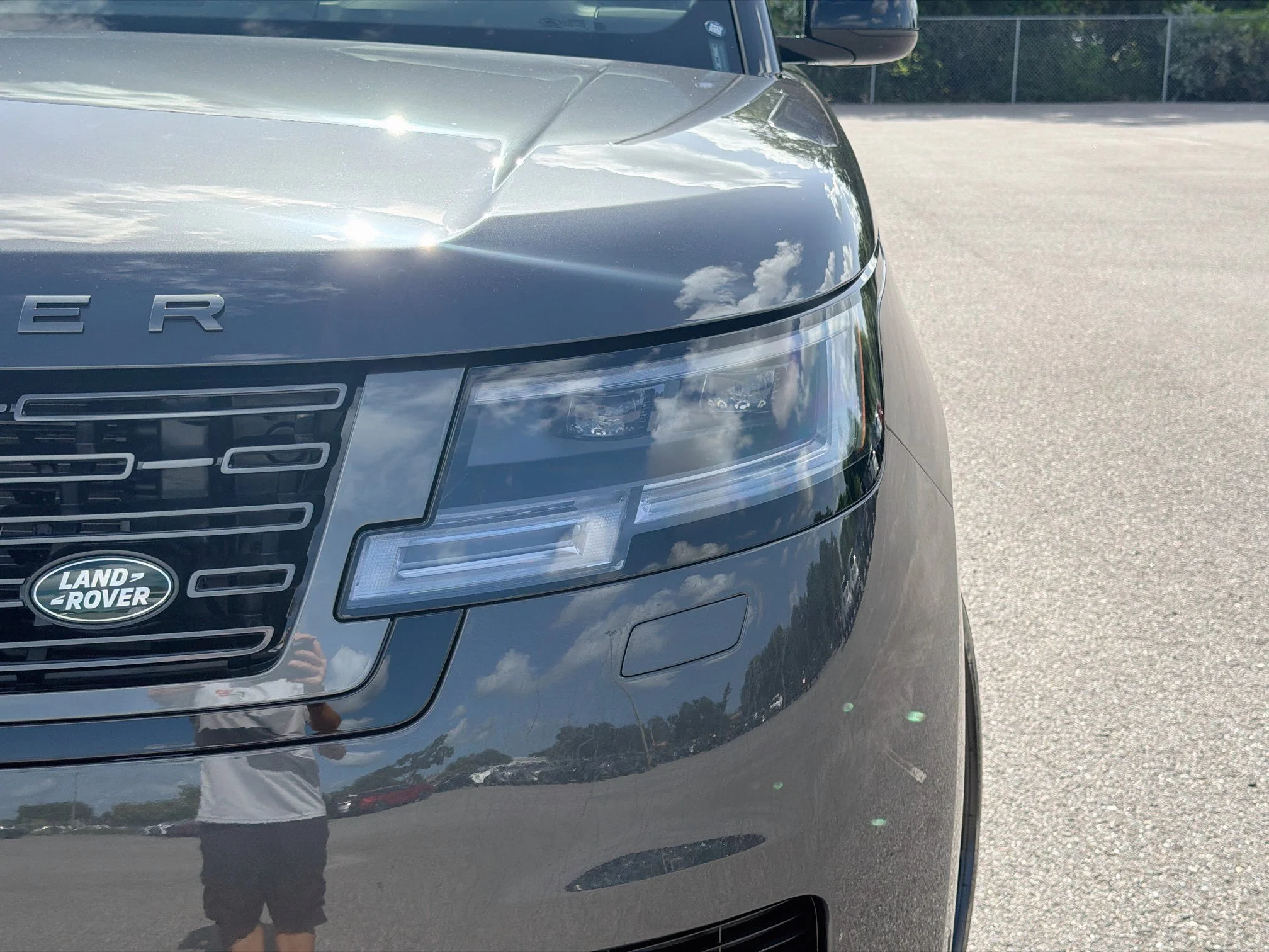 New 2026 Carpathian Grey Land Rover SE image 9