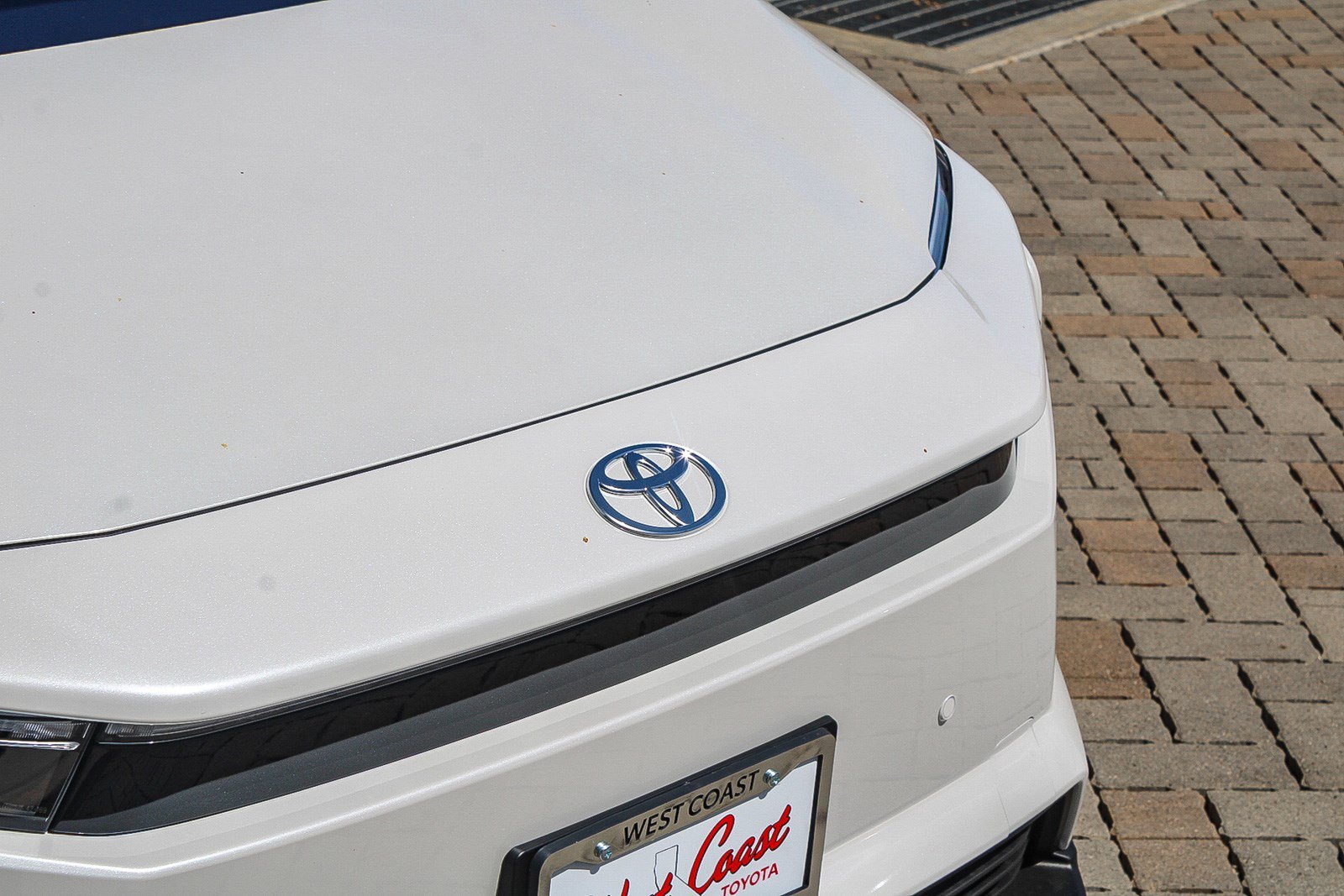 New 2026 Wind Chill Pearl <sup>1</sup> Toyota  XLE image 5