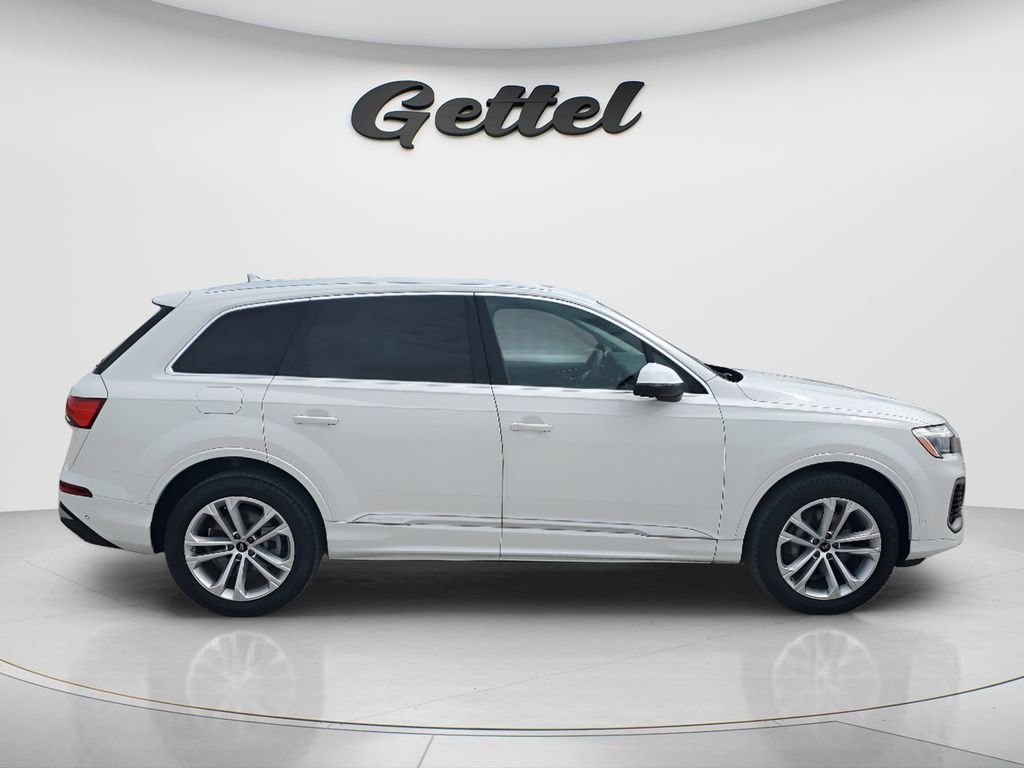 Used 2025  Audi 55 Premium Plus image 4