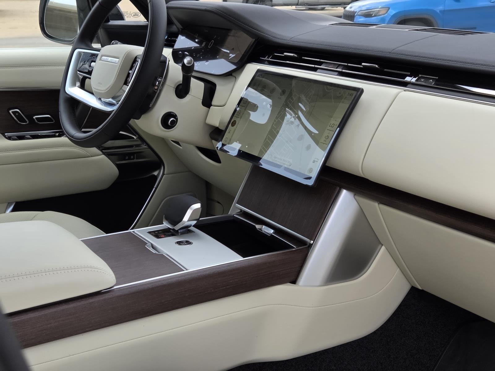 New 2026 Ostuni Pearl White LAND ROVER SE 7 Seats image 40