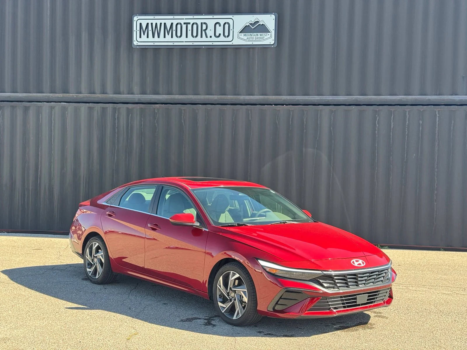 Used 2025 Red Hyundai SEL Convenience image 1