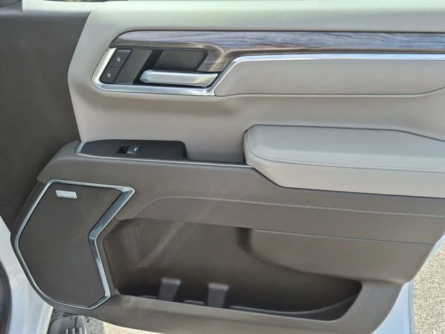 Used 2025 White Chevrolet LTZ image 37