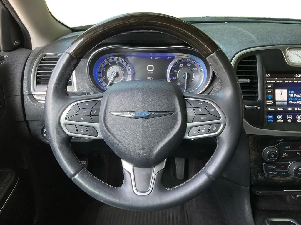 Used 2018 Gray Chrysler Limited image 17
