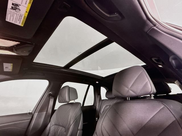 Used 2024 White Metallic BMW xDrive40i image 22