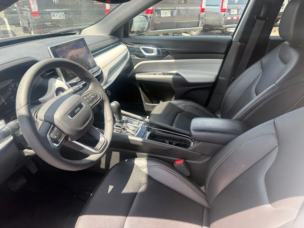 Used 2025 White Jeep Limited image 8