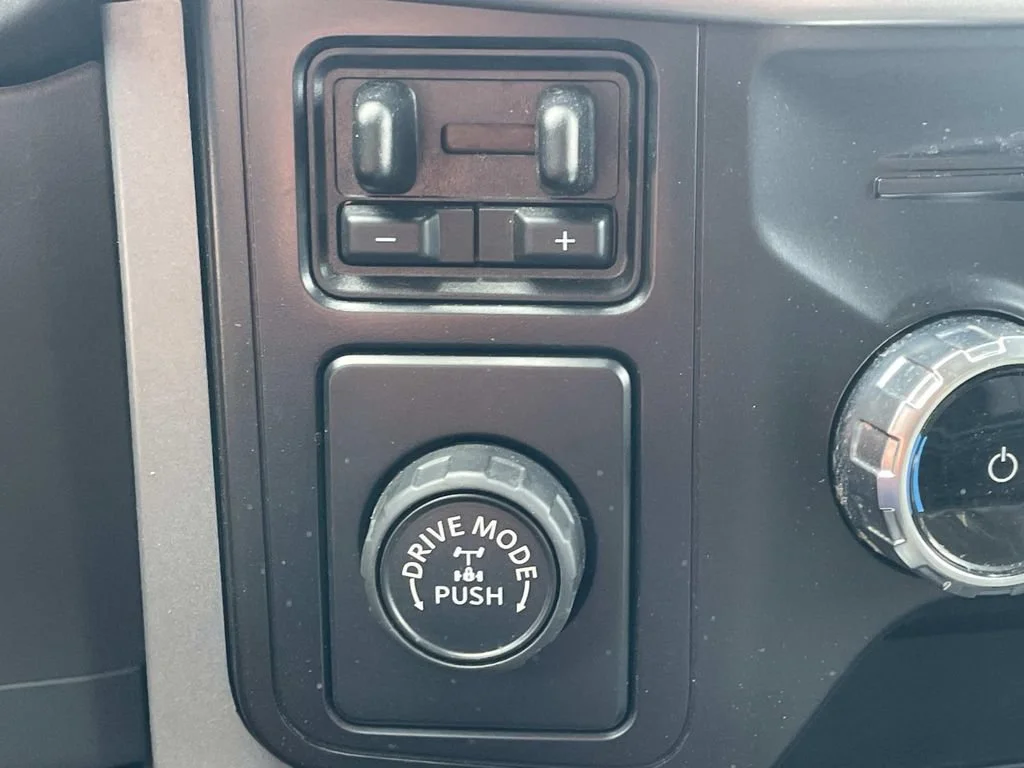 Used 2024 Black Ford XLT image 19