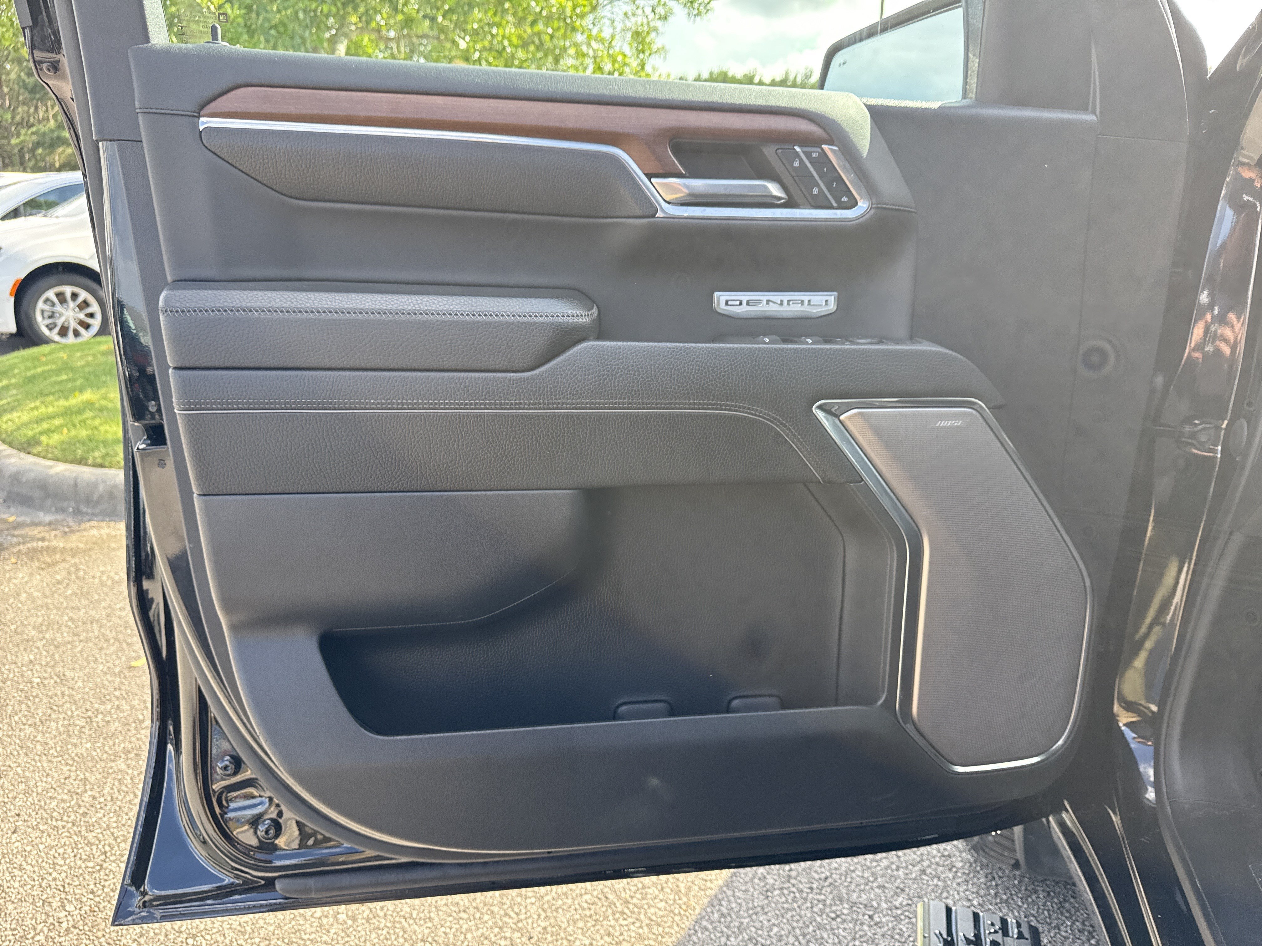 Used 2023 Onyx Black GMC Denali image 11