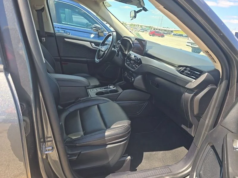 Used 2020 Magnetic Metallic Ford SEL image 29