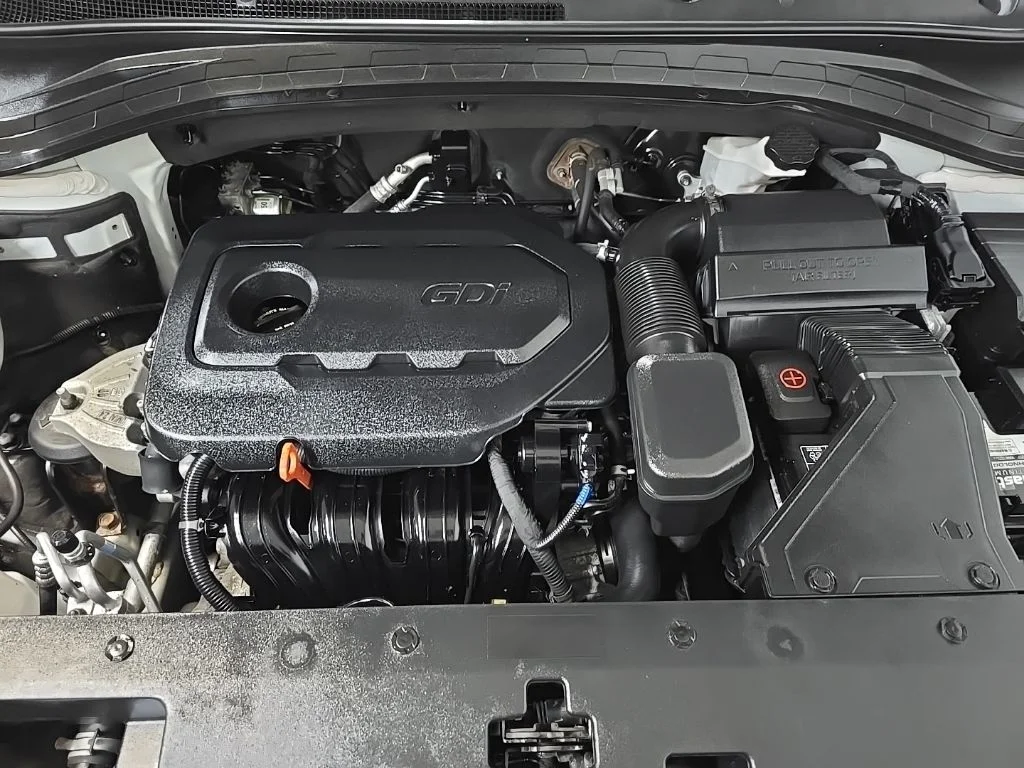 Used 2019 Silver Hyundai SE image 12