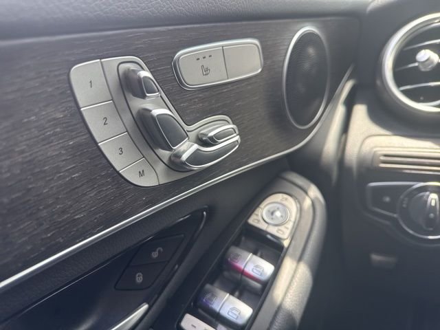 2020 Mercedes-Benz GLC GLC300's photo