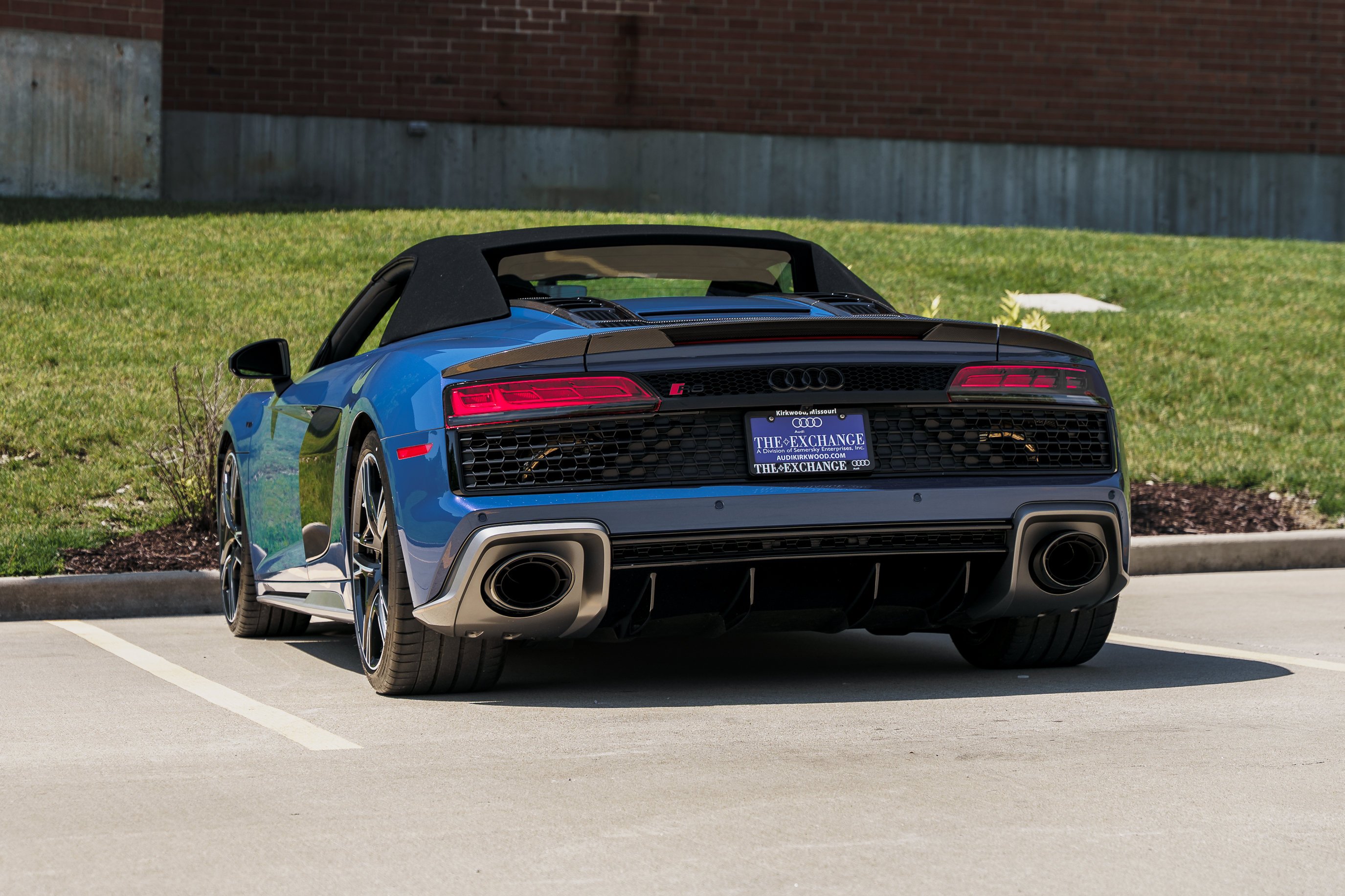 Used 2020 Ascari Blue Metallic Audi V10 performance image 7