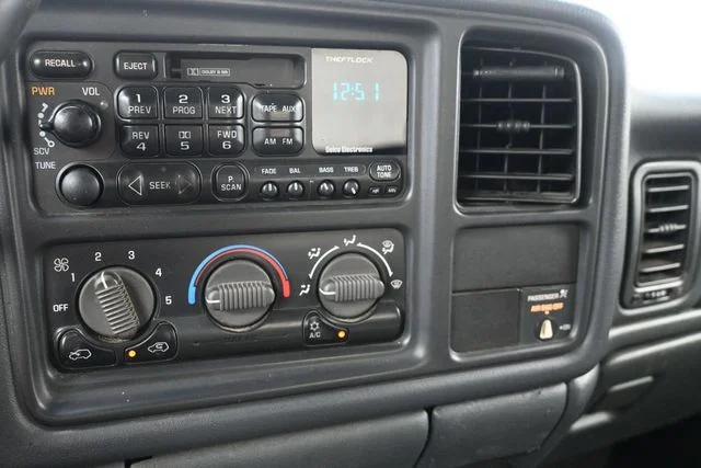 Used 2000  GMC SLE image 23