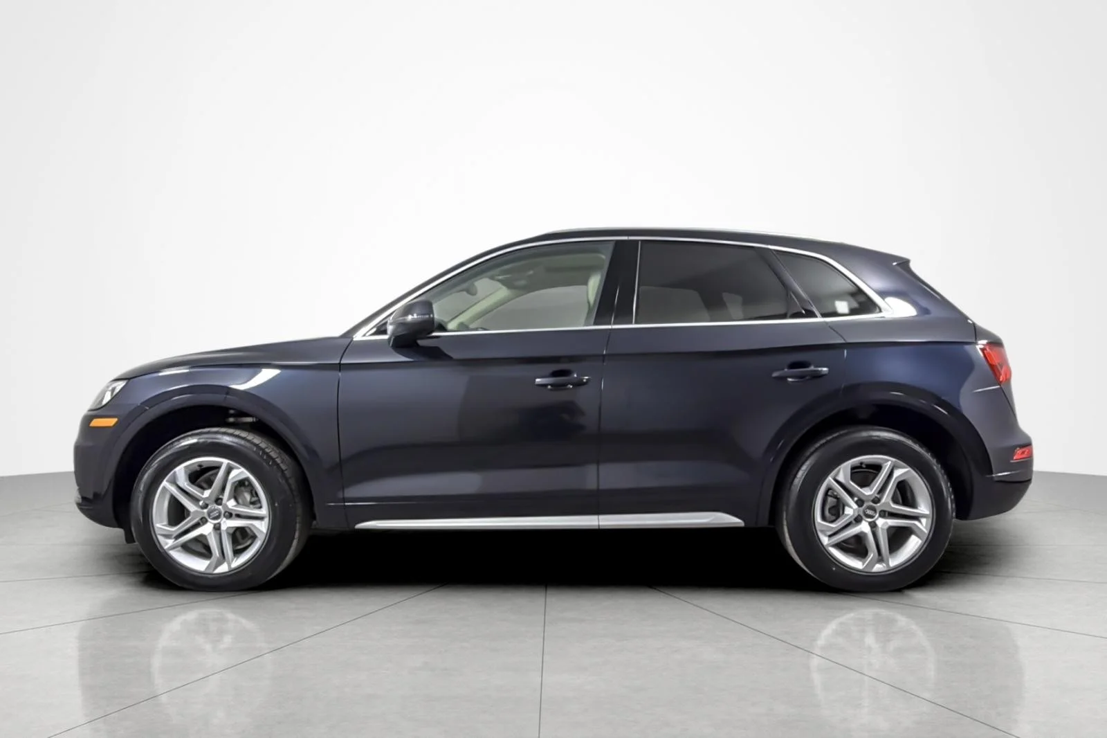 Used 2018 Moonlight Blue Metallic Audi 2.0 TFSI Premium Plus image 2