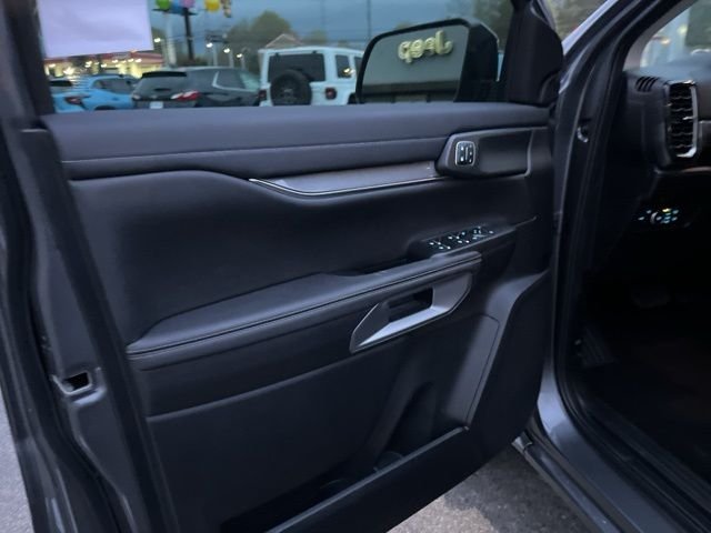 Used 2025 Gray Ford Lariat image 5
