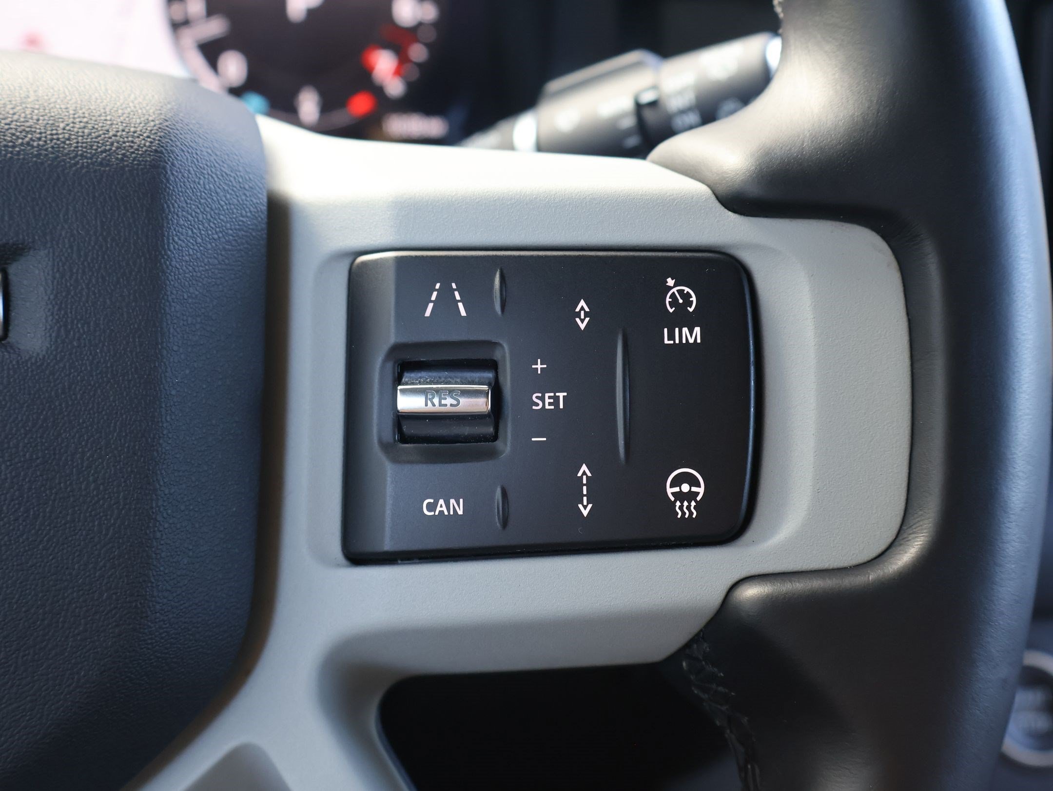 Used 2024 Fuji White Land Rover 110 P300 S image 18