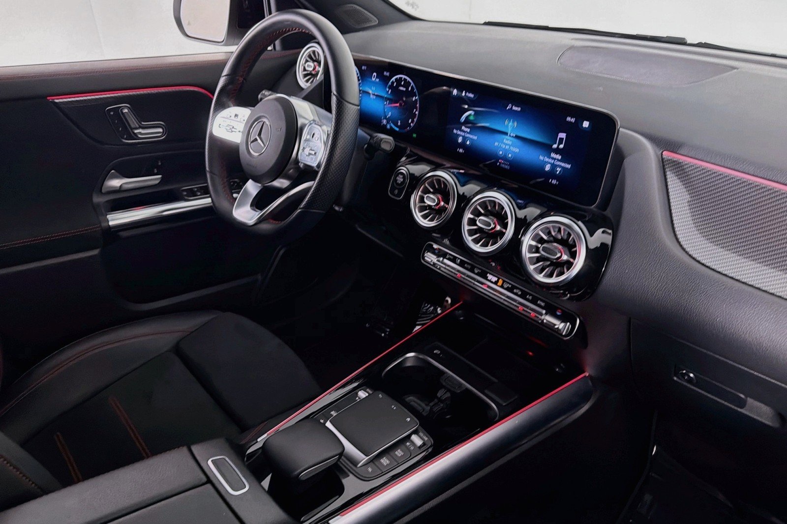 Used 2022 Digital White Metallic Mercedes-Benz 250 image 16