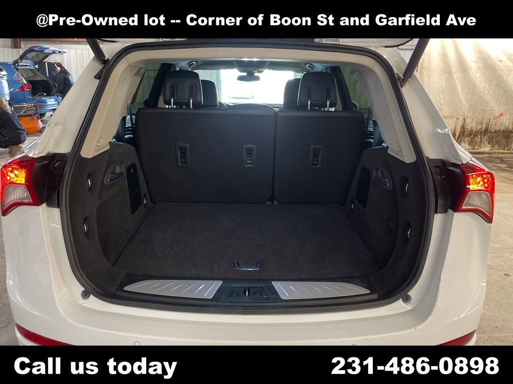 Used 2019 SUMMIT WHITE Buick Essence image 27