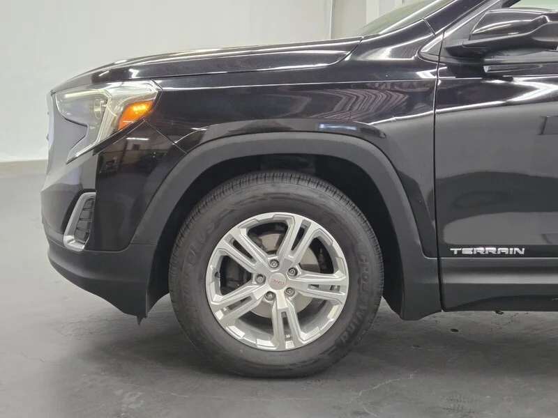 Used 2019 Ebony Twilight Metallic GMC SLE image 6