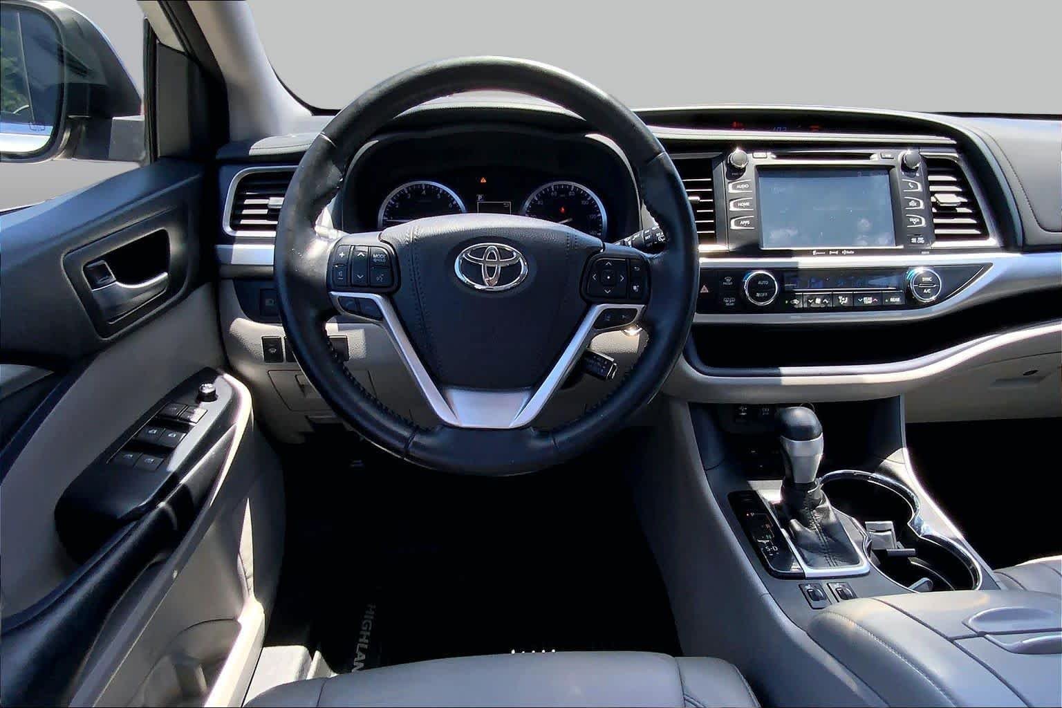 Used 2018 Celestial Silver Metallic Toyota XLE image 6