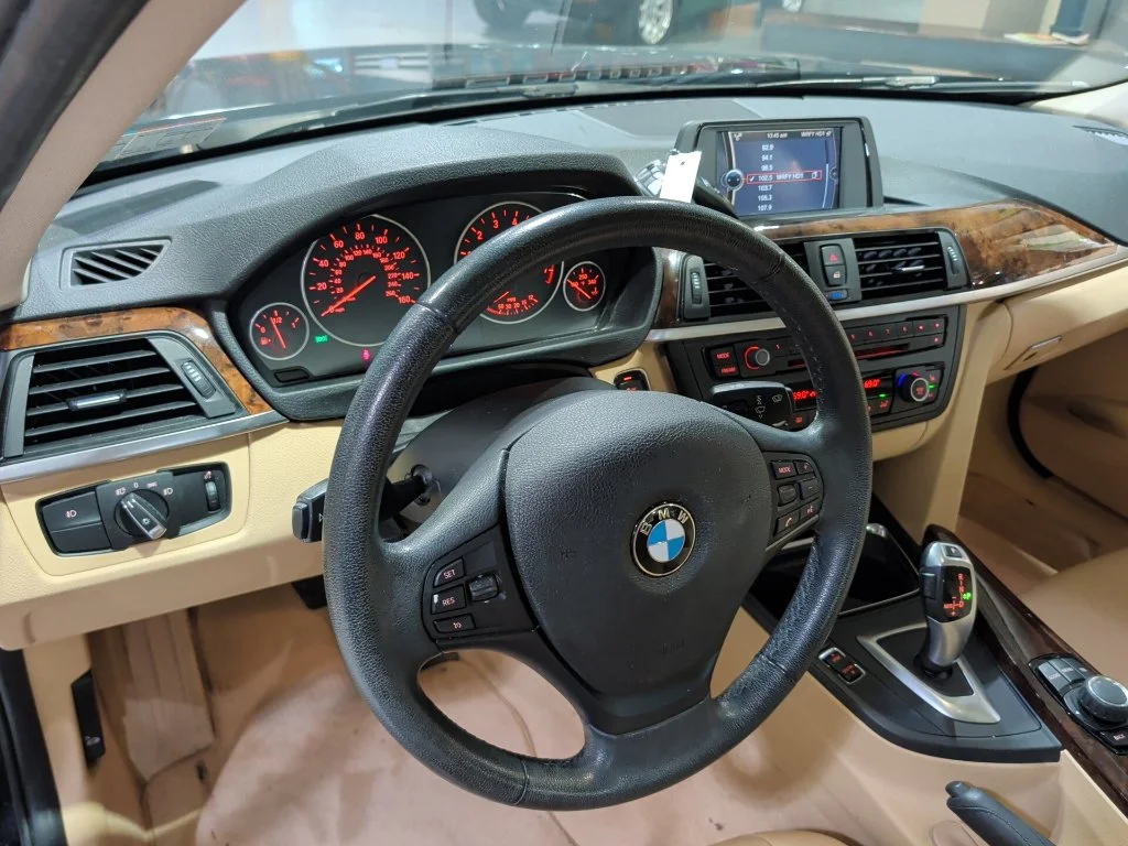 Used 2014 Black BMW 320i xDrive image 4