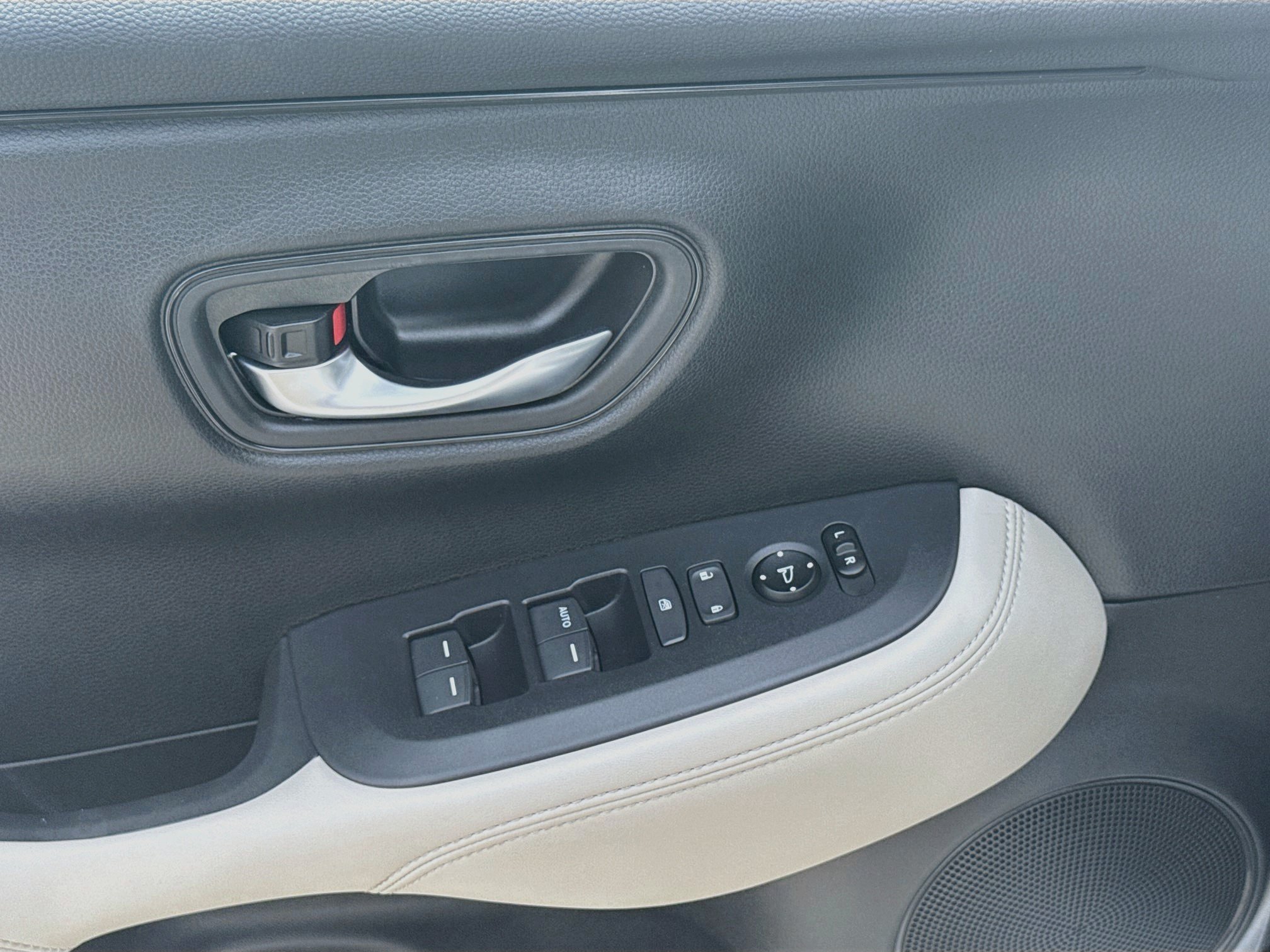 2025 Honda HR-V LX - Photo 16