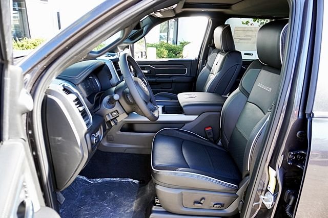 New 2026 Granite Crystal Metallic Clear-Coat Exterior Paint RAM Laramie image 21