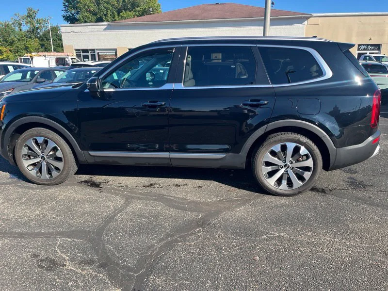 Used 2020 Black Kia S image 8