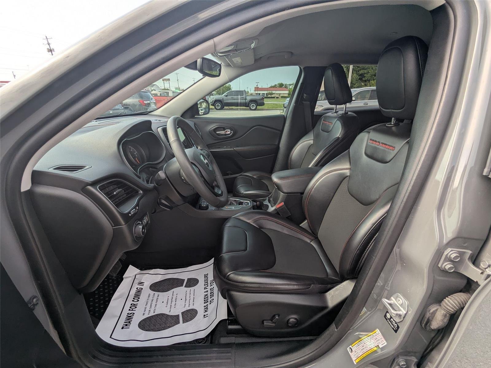 Used 2022 GRAY Jeep Trailhawk image 21