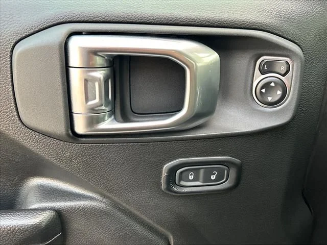 Used 2023 Gray Jeep Sport S image 19