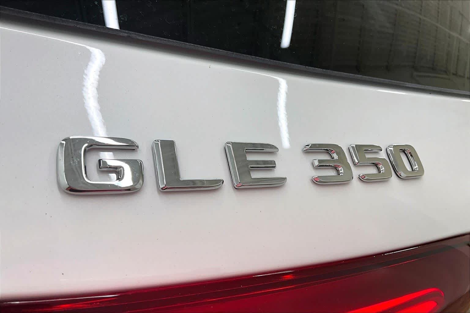 New 2026 MANUFAKTUR Moonlight White Metallic Mercedes-Benz GLE 350 image 15