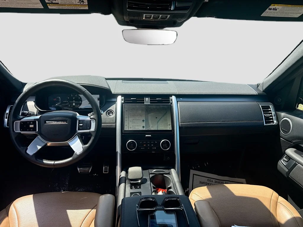 Used 2024  Land Rover Dynamic SE image 26
