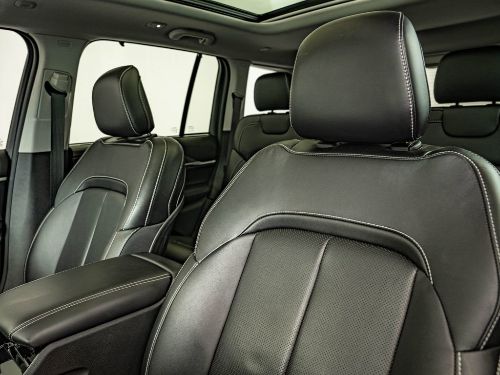 Used 2022 Diamond Black Crystal Pearlcoat Jeep 4xe image 33