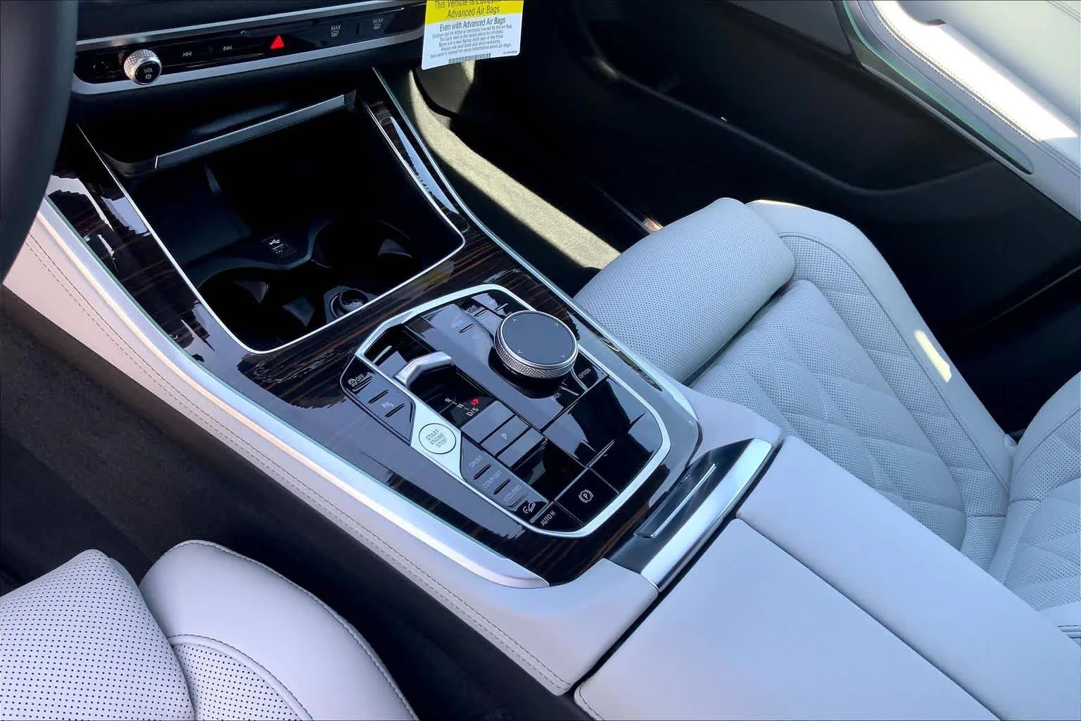 New 2026 Mineral White Metallic BMW xDrive40i image 7