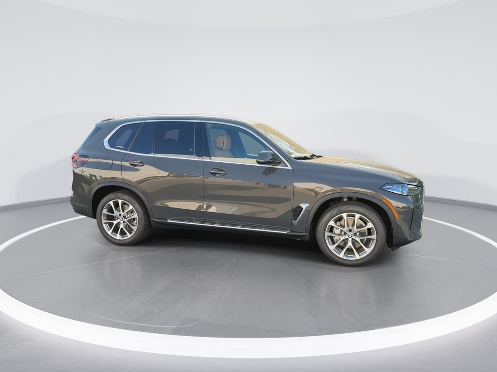 New 2026 Gray Metallic BMW xDrive40i image 9