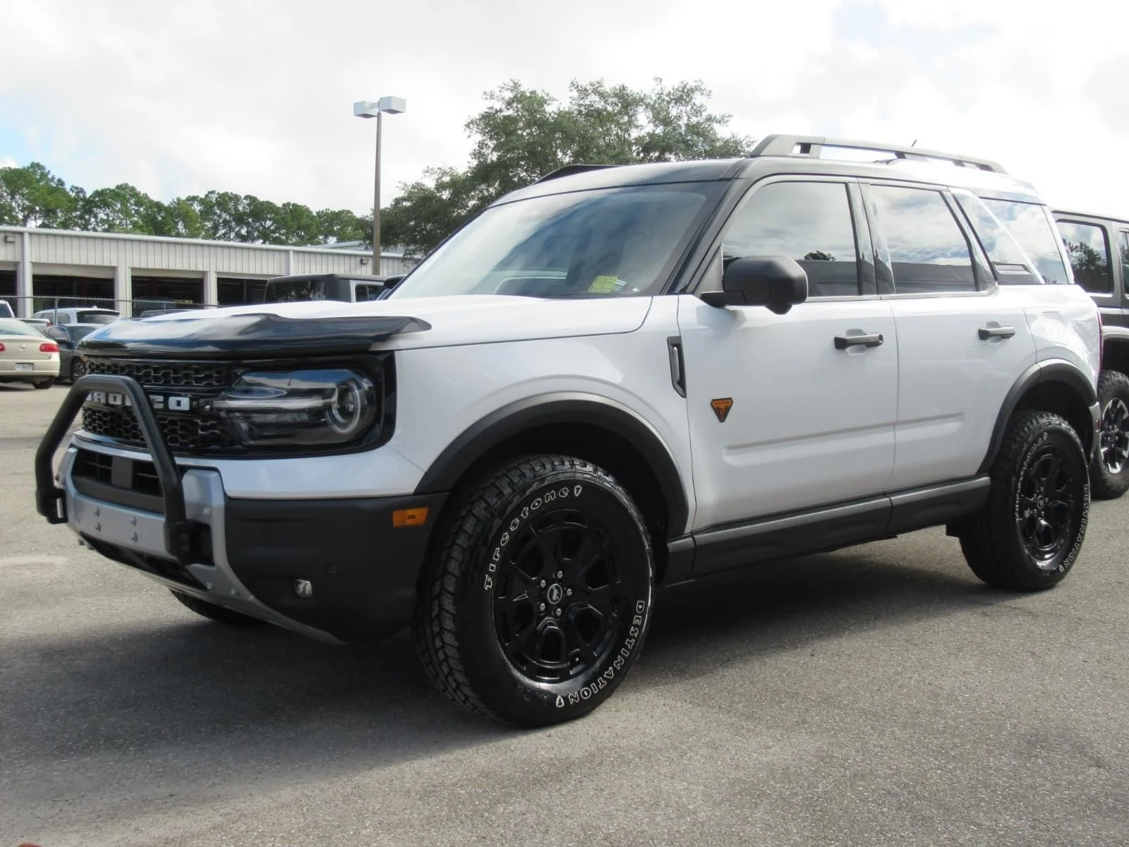 Used 2025 White Ford Badlands image 3