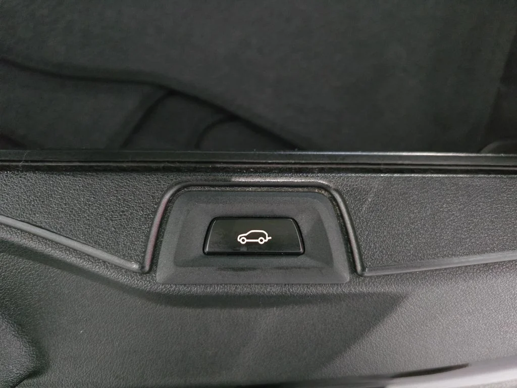Used 2020 Black Sapphire Metallic BMW xDrive40i image 16