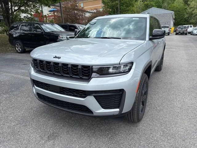 New 2026 Silver Zynith Exterior Paint Jeep Altitude image 7