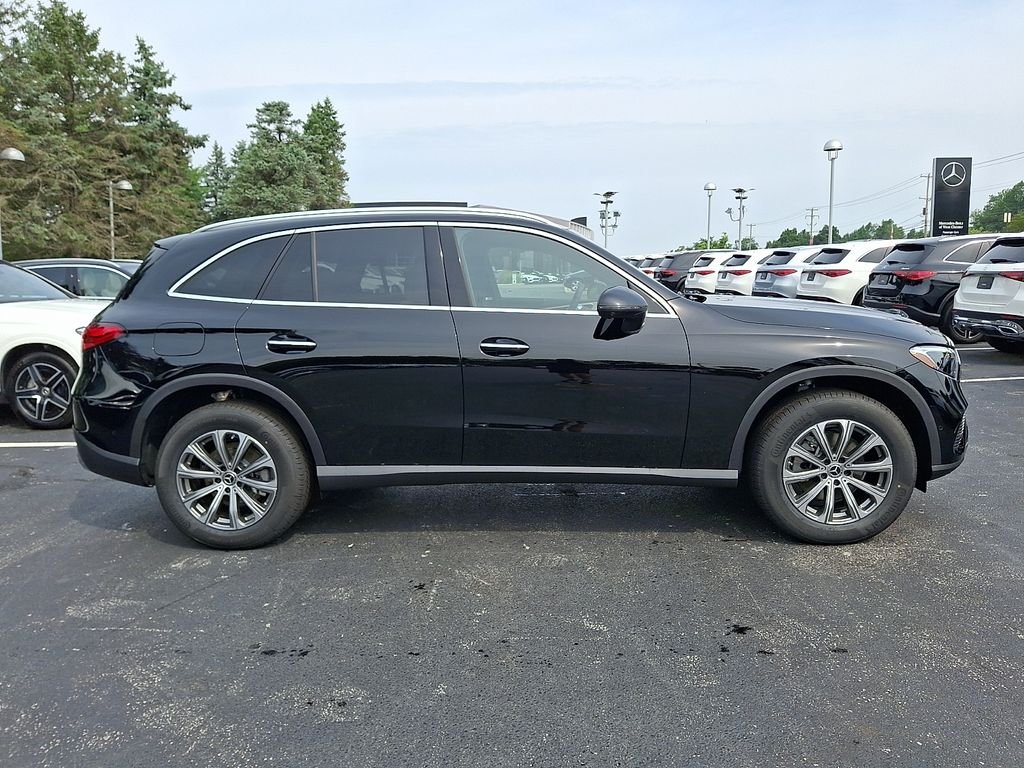 New 2026 Black Mercedes-Benz GLC 300 image 7