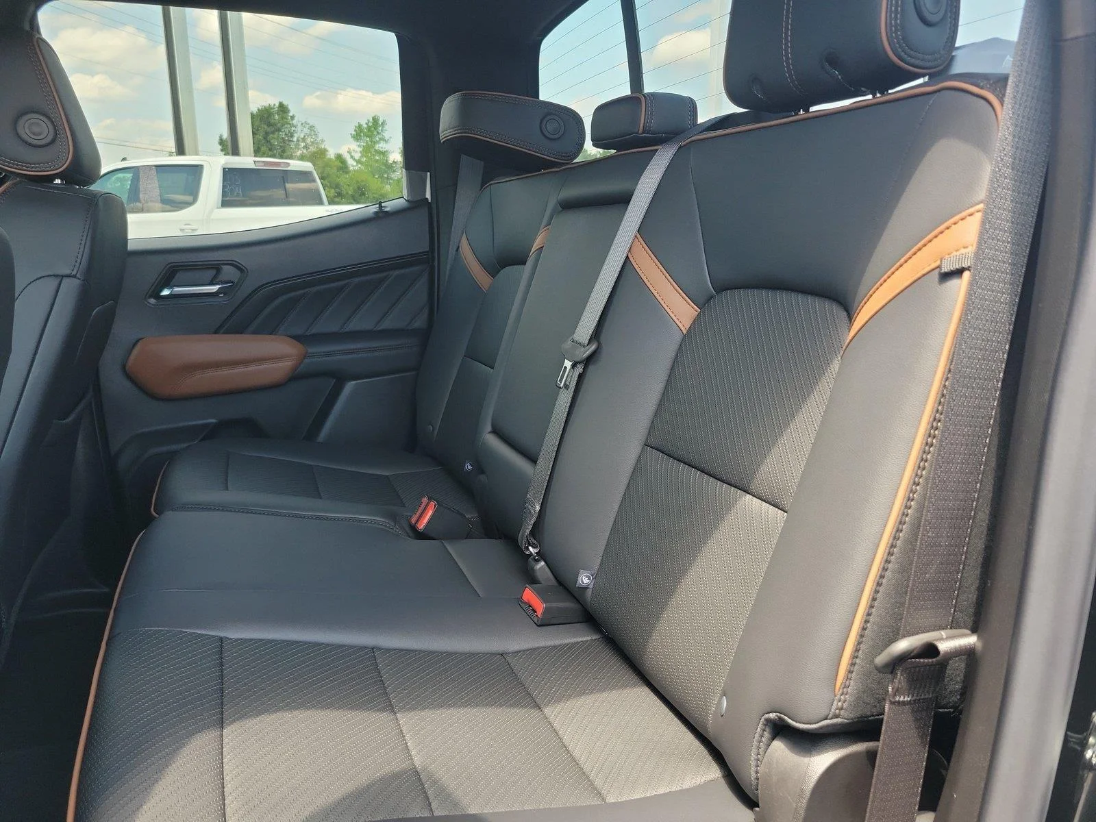 2026 GMC Canyon AT4 - Photo 16