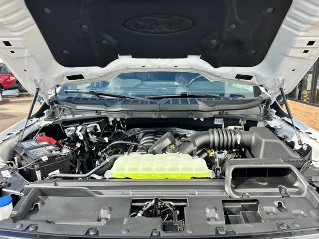 New 2026 Oxford White FORD XLT image 11