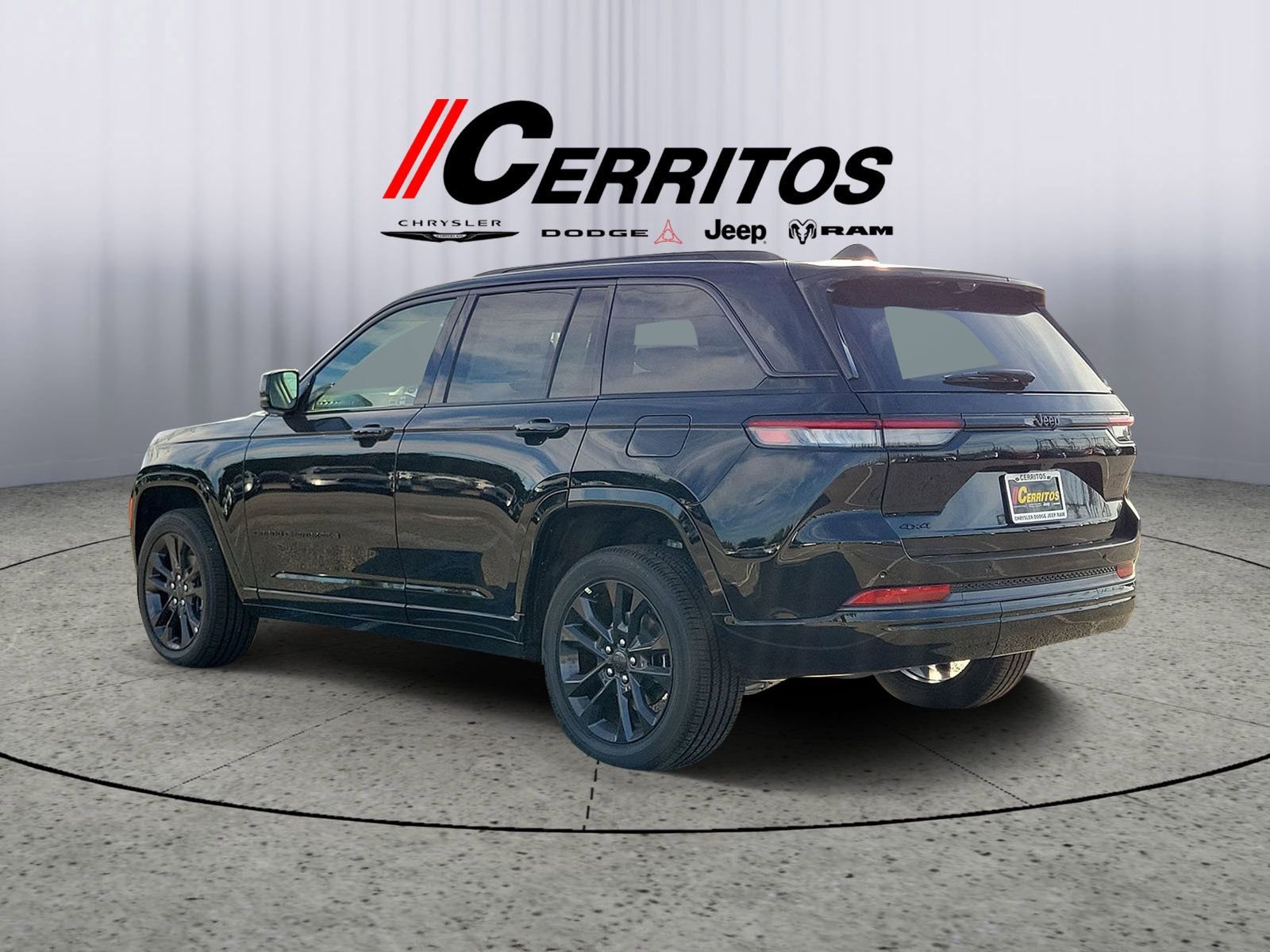 New 2026 Diamond Black Crystal Pearl-Coat Exterior Paint Jeep Limited Reserve image 2