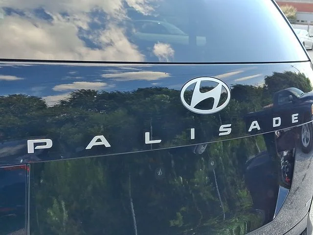 New 2026 Black Hyundai SEL Premium image 17