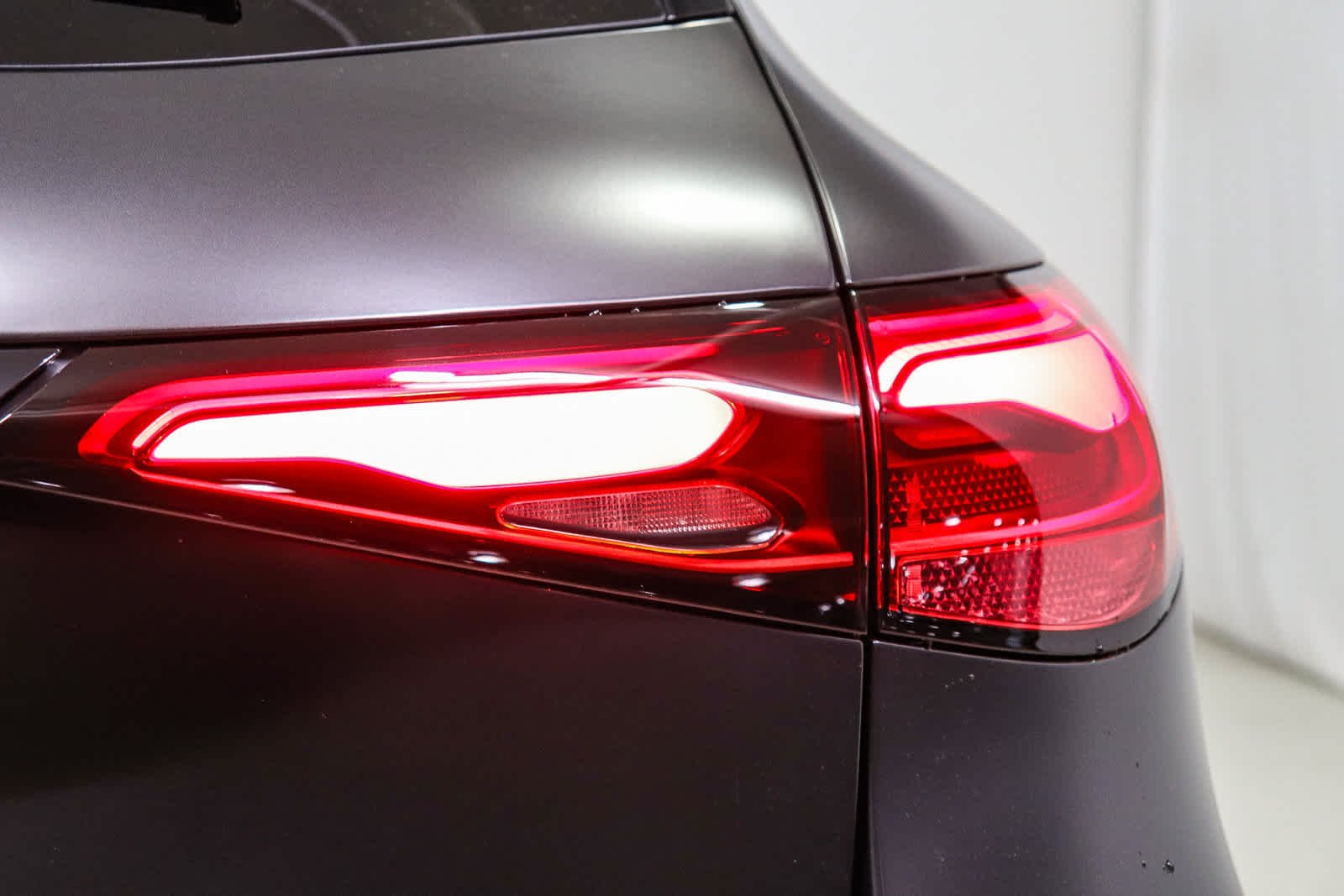 New 2027 MANUFAKTUR exclusive graphite grey magno Mercedes-Benz GLC 300 image 11