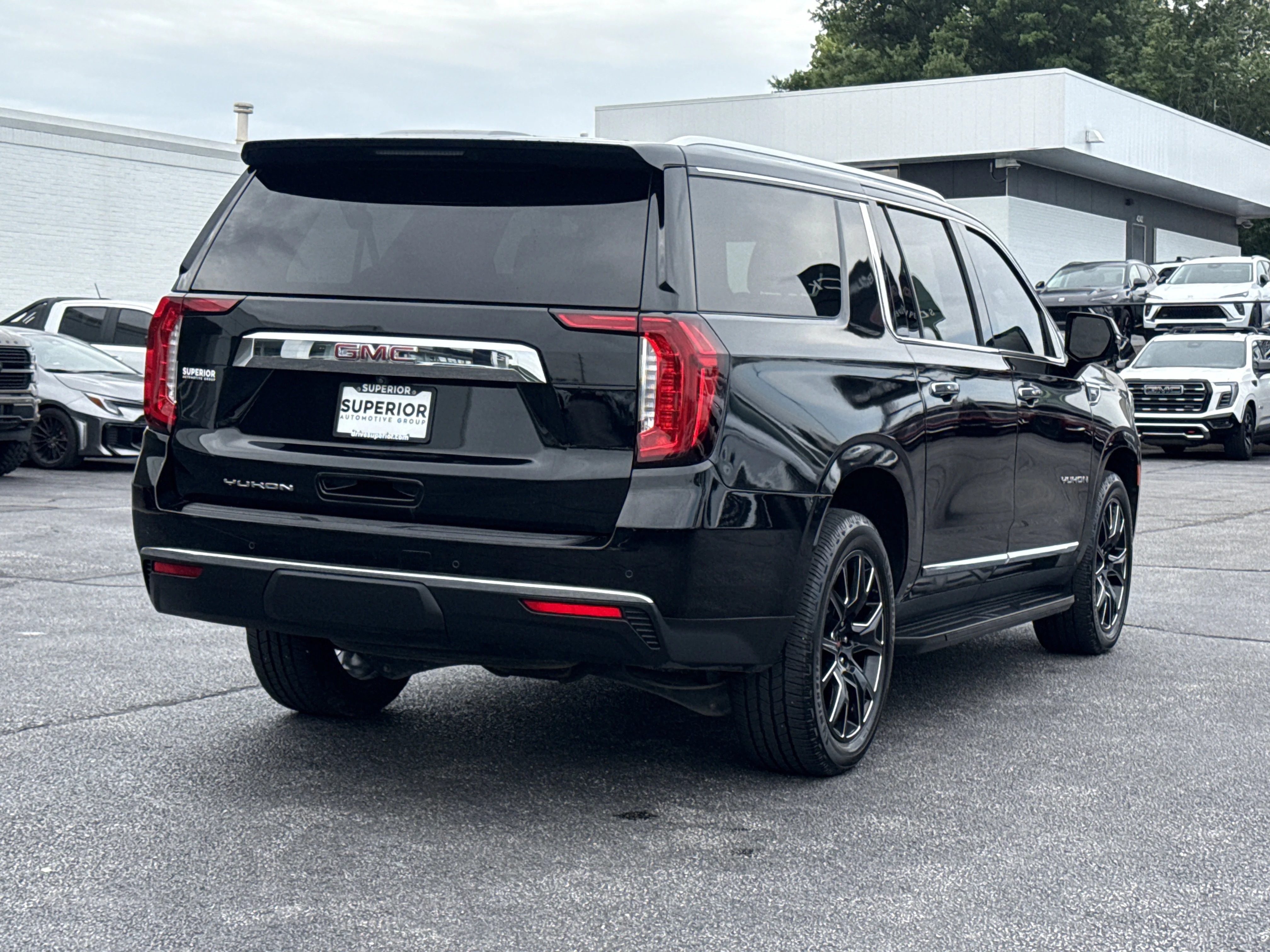 Used 2023 Onyx Black GMC SLT 4WD image 3