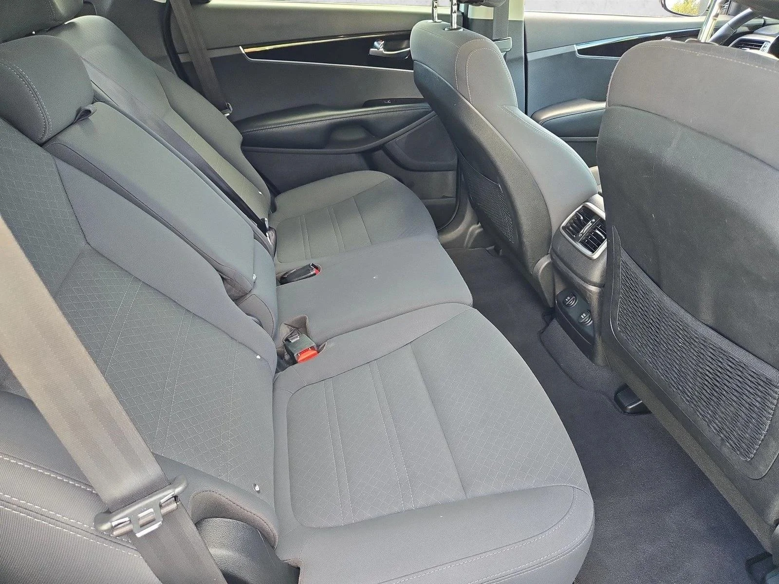 Used 2017 Snow White Pearl Kia LX image 19